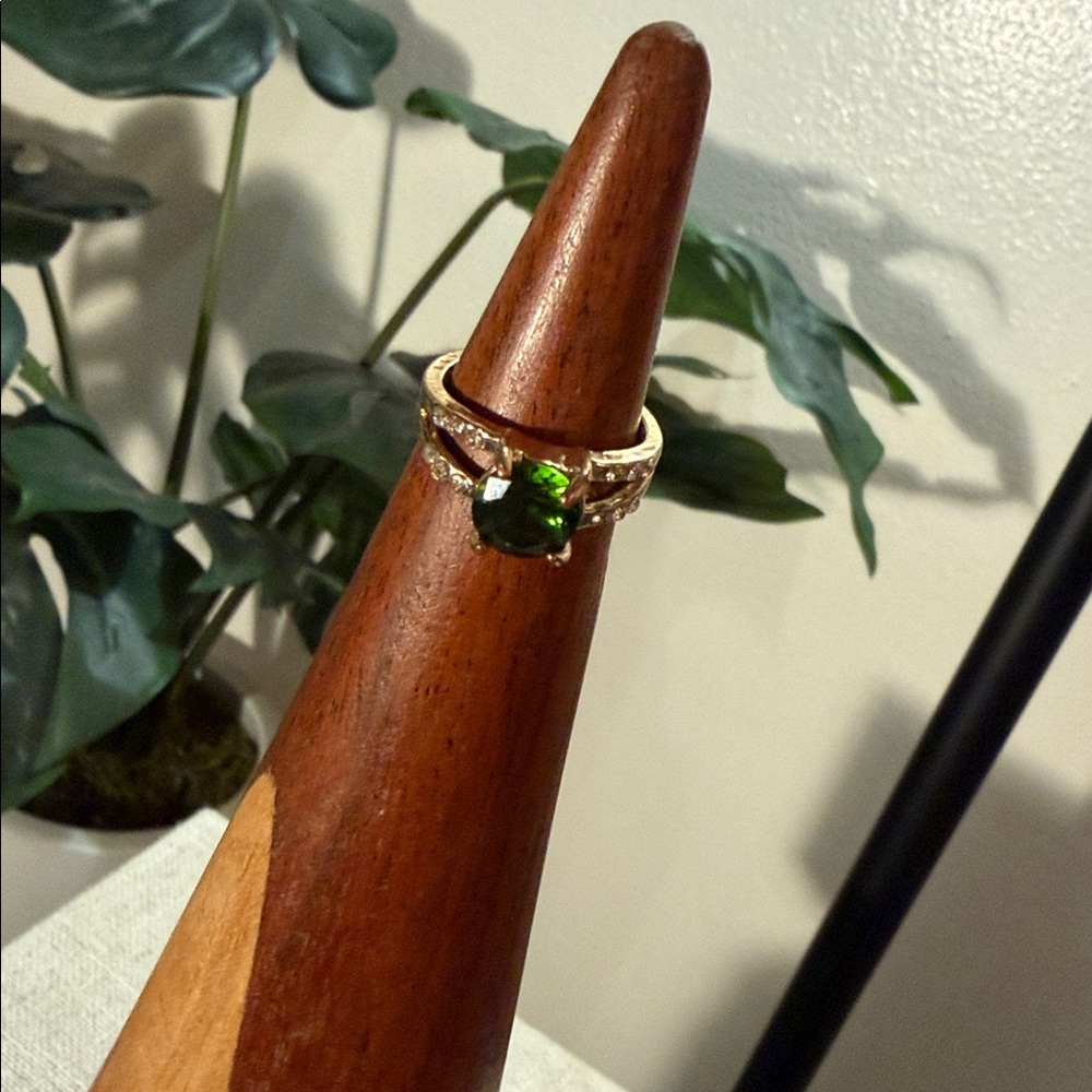 Fun costume ring quiet luxury Gold metal Ring with Green glass‎ gem 6